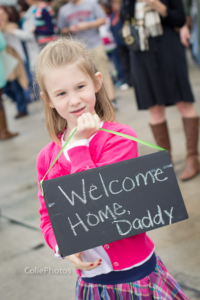 little girl welcome home daddy