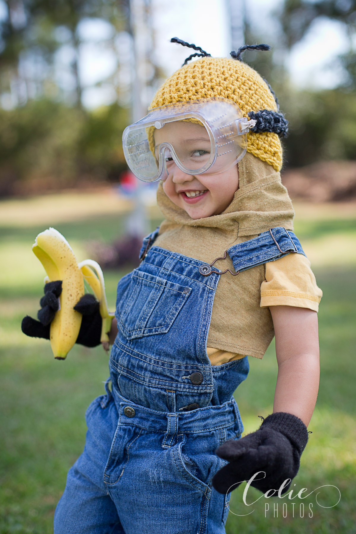 Halloween costume minion banana